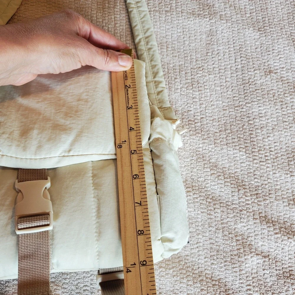 BAGSMART Puffy Small Camera Bag Cream Quilted Case with Rain Cover Tripod Holder